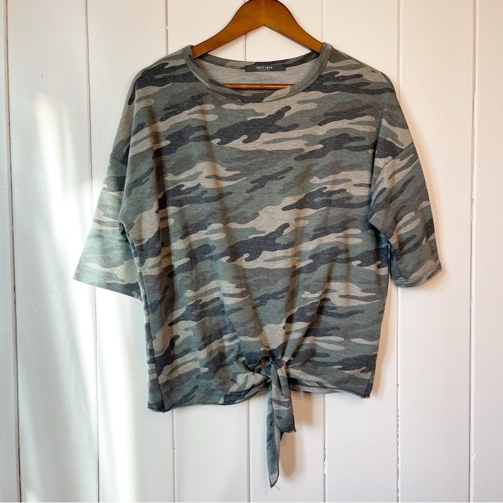 Coin 1804 Los Angeles Army Print Quarter Length Top. Size Large.
